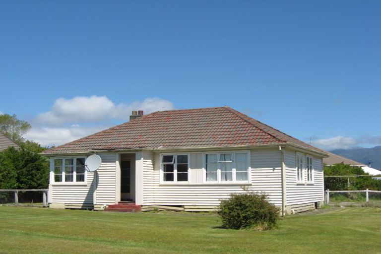 Photo of property in 2 Larsen Street, Westport, 7825