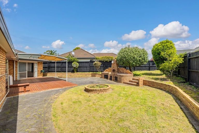 Photo of property in 21 Suncrest Drive, West Harbour, Auckland, 0618