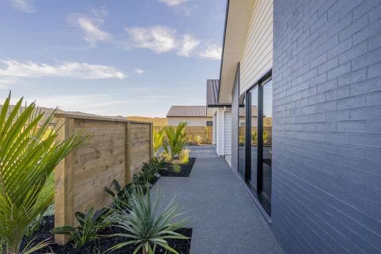 Photo of property in 28 Ngaroma Crescent, Whitianga, 3510