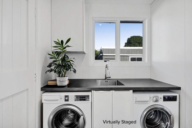 Photo of property in 12 Karaka Street, Merrilands, New Plymouth, 4312
