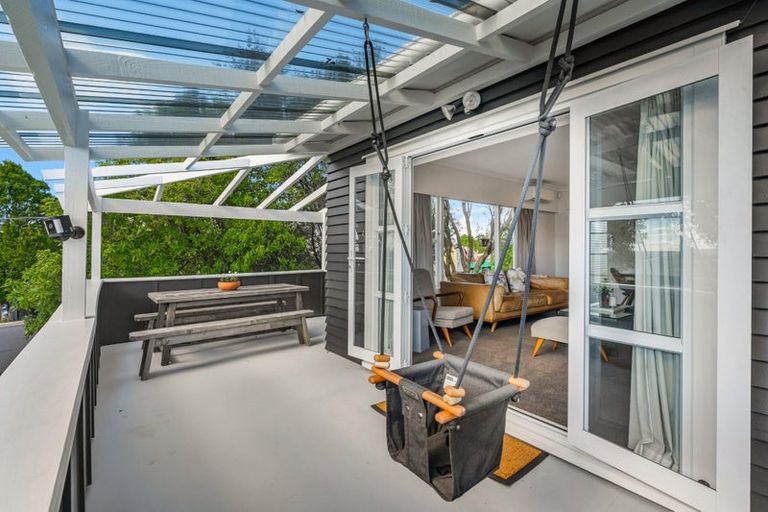 Photo of property in 37 Waimumu Road, Massey, Auckland, 0614