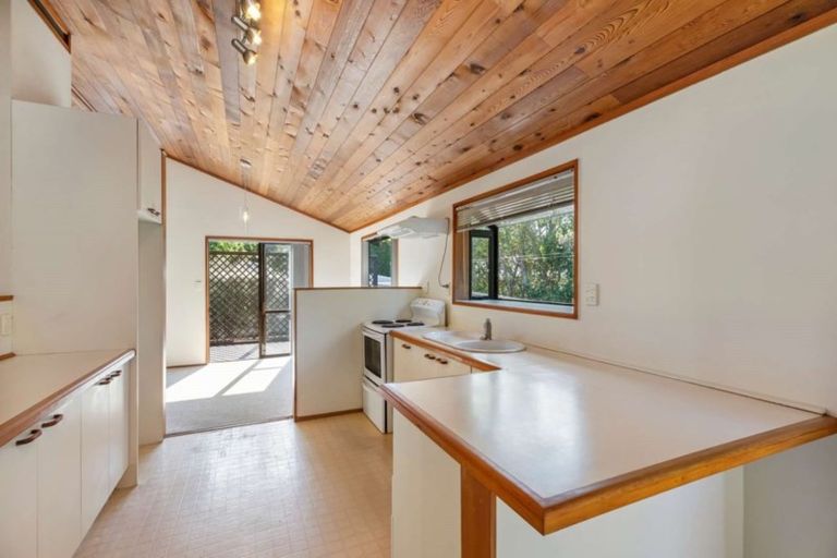 Photo of property in 11 Firle Place, Green Bay, Auckland, 0604