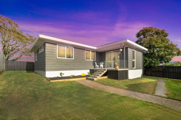 Photo of property in 2/77 Luanda Drive, Ranui, Auckland, 0612