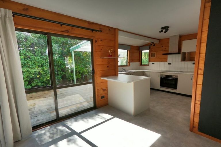 Photo of property in 3/8a Alma Street, Te Atatu South, Auckland, 0610