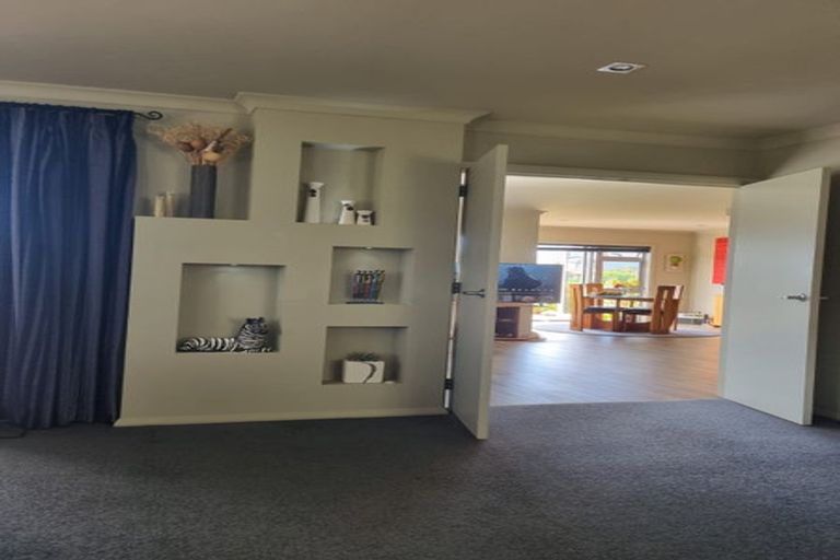 Photo of property in 35 Barbados Way, One Tree Point, 0118