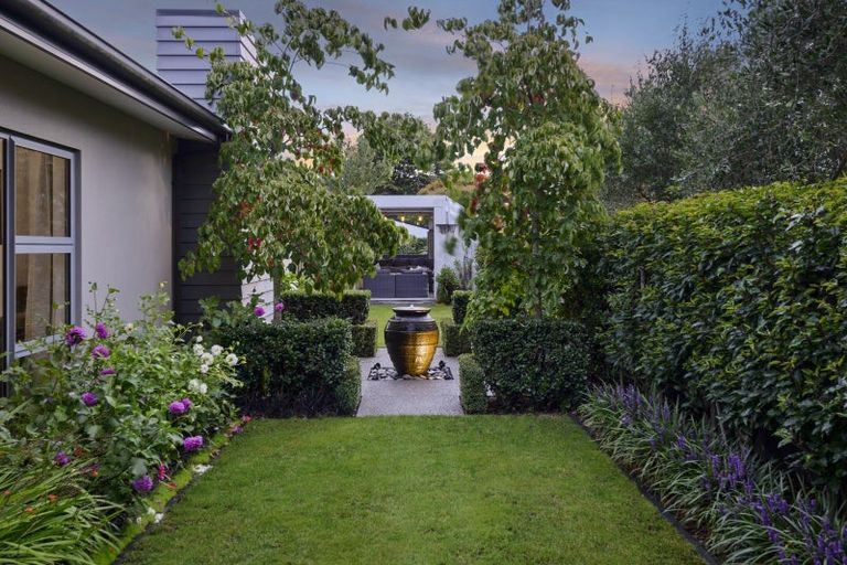 Photo of property in 1 Westall Lane, Avonhead, Christchurch, 8042