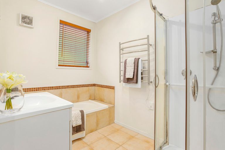 Photo of property in 6 Lemnos Place, Titirangi, Auckland, 0604