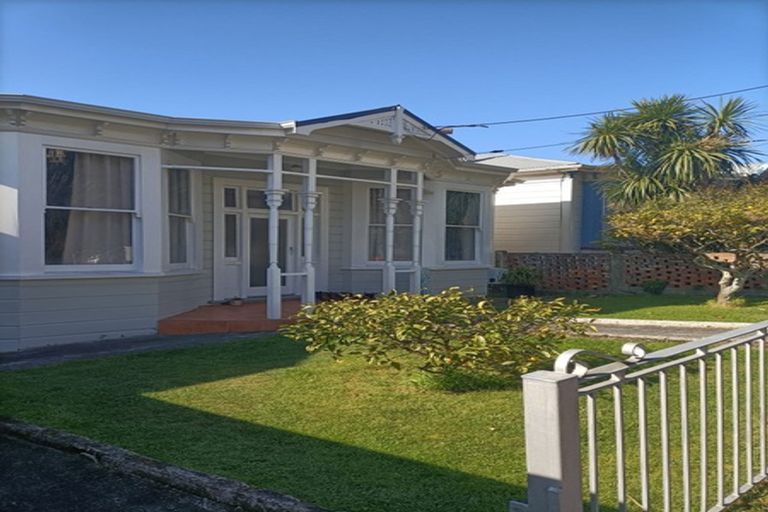 Photo of property in 19 Myrtle Crescent, Mount Cook, Wellington, 6021