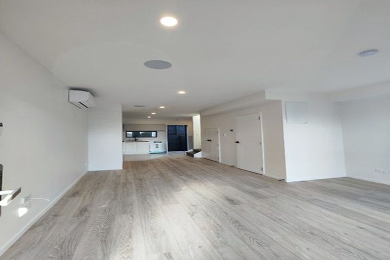 Photo of property in 9/13 Grove Lane, Pakuranga, Auckland, 2010