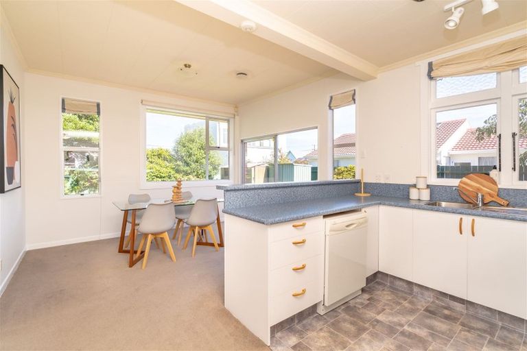 Photo of property in 62 Royal Crescent, Saint Kilda, Dunedin, 9012