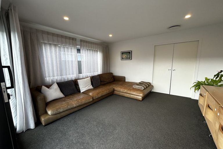 Photo of property in 33 Makete Crescent, Hobsonville, Auckland, 0618