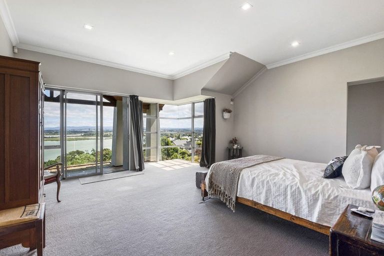 Photo of property in 5 Chatham Avenue, Paremoremo, Auckland, 0632