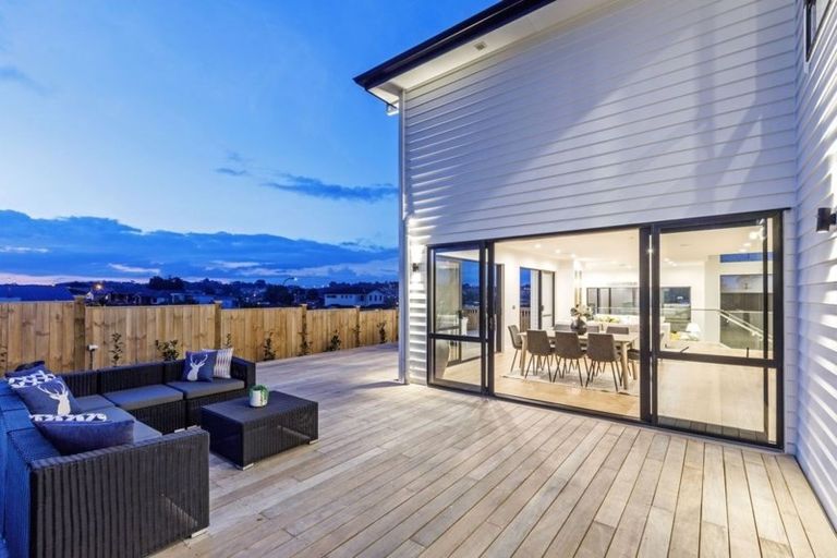 Photo of property in 42 Fernhill Way, Oteha, Auckland, 0632