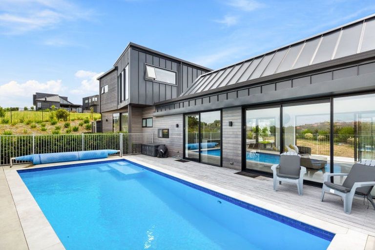 Photo of property in 9 Laguna Place, Matakatia, Whangaparaoa, 0930