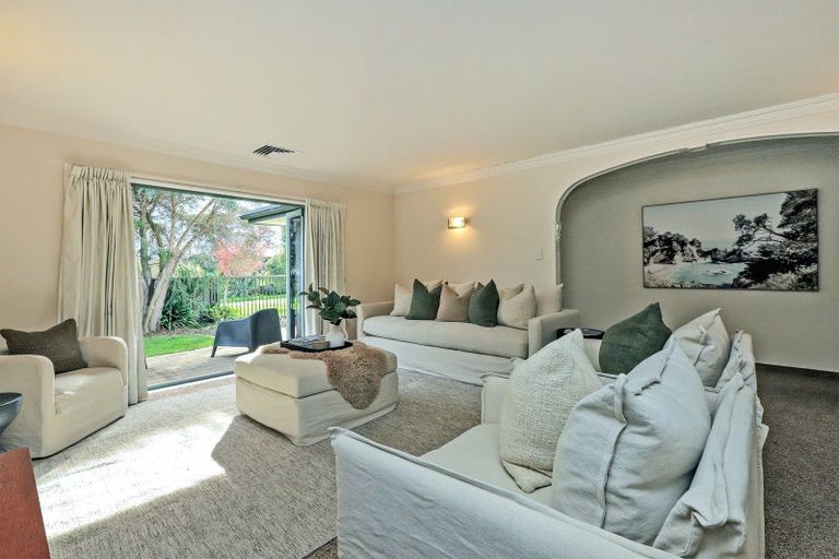 Photo of property in 28 Kensington Drive, Taradale, Napier, 4112