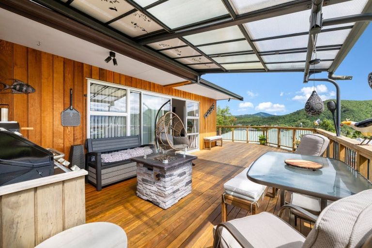 Photo of property in 32-34 Moana View Road, Waikawa, Picton, 7220