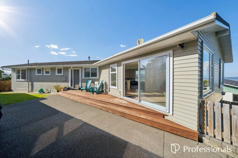 Photo of property in 24 Pekanga Road, Normandale, Lower Hutt, 5010
