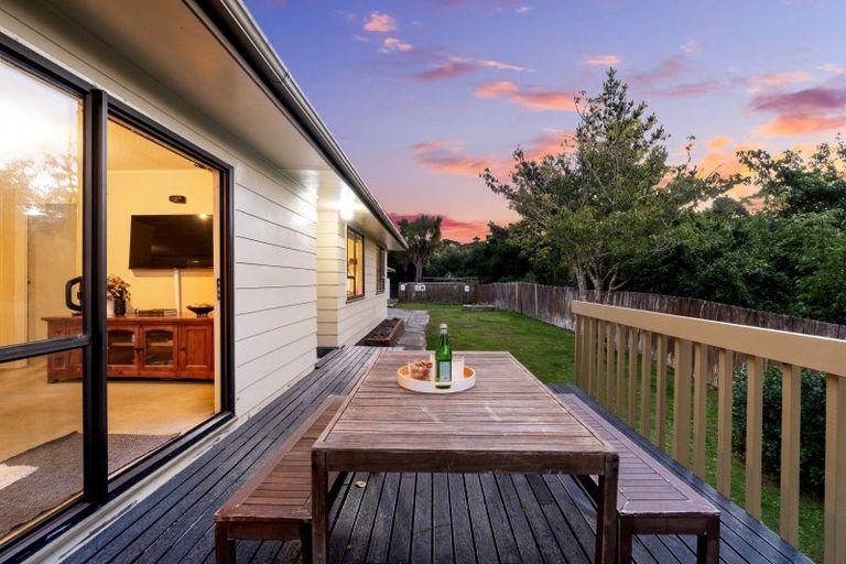 Photo of property in 6 Japonica Crescent, Ranui, Porirua, 5024