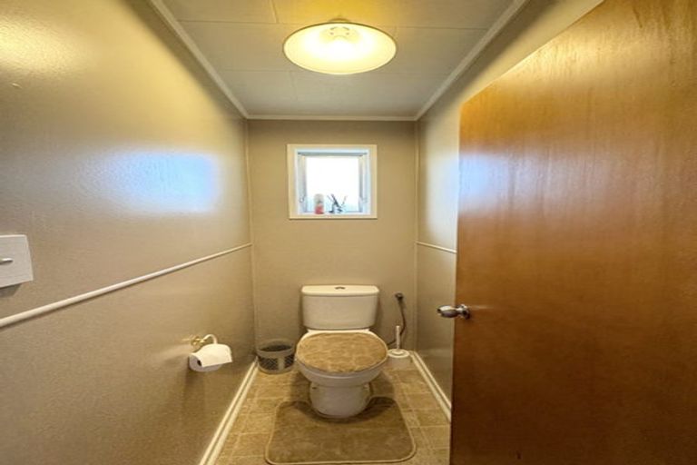 Photo of property in 14 Vina Place, Massey, Auckland, 0614