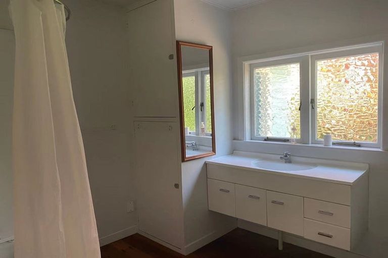 Photo of property in 1 Savoy Road, Glen Eden, Auckland, 0602