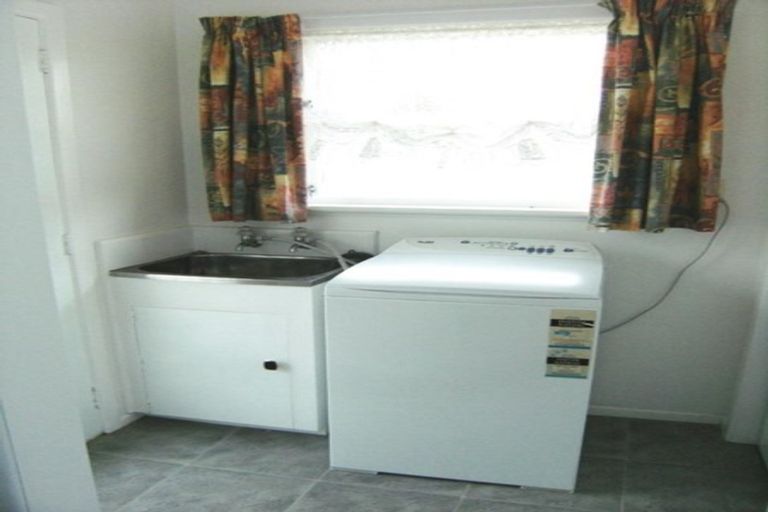 Photo of property in 9 Ely Place, Levin, 5510