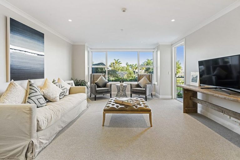 Photo of property in 14/30 Ambassador Glade, Orewa, 0931