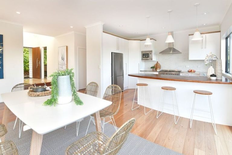 Photo of property in 80 Kittiwake Drive, Schnapper Rock, Auckland, 0632