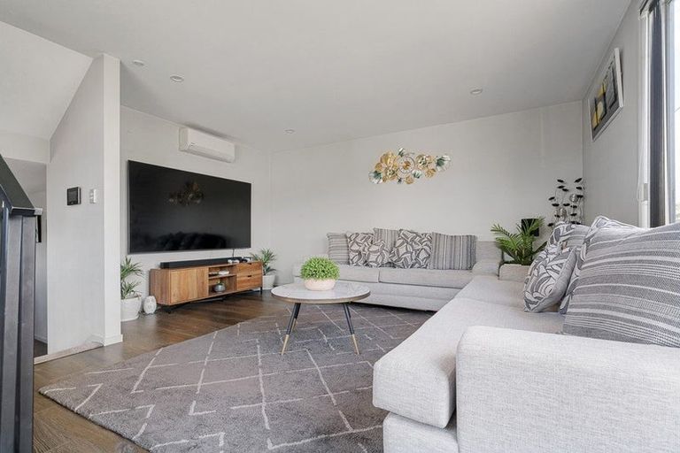 Photo of property in 1/1a Halsey Road, Manurewa, Auckland, 2102