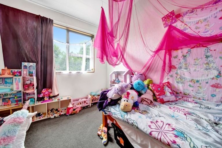 Photo of property in 3a Julian Place, Westown, New Plymouth, 4310