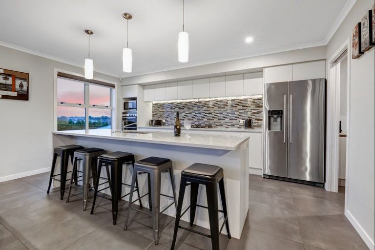 Photo of property in 27 Pioneer Rise, Silverdale, 0932