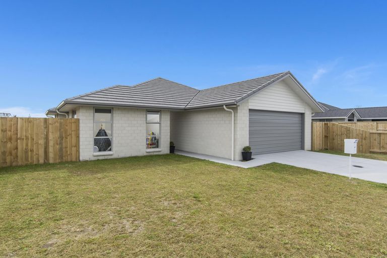 Photo of property in 61 Harding Drive, Papamoa Beach, Papamoa, 3118