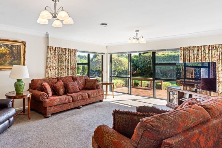Photo of property in 2 Rosebank Grove, Waikanae, 5036