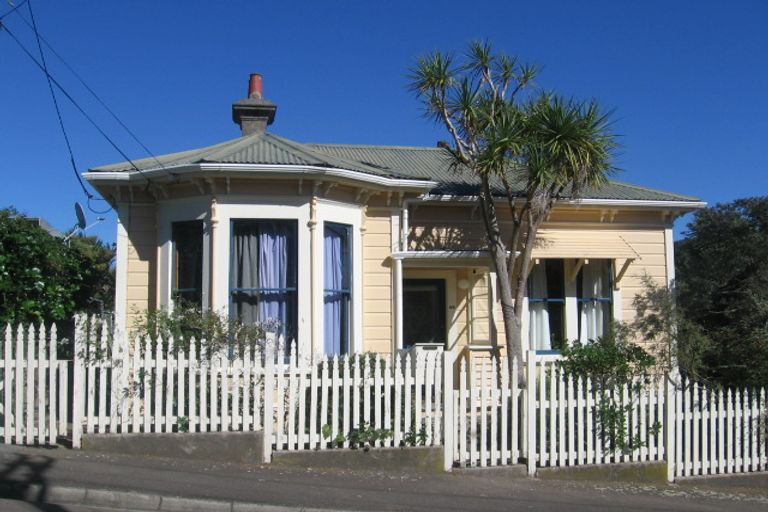 Photo of property in 82 Creswick Terrace, Northland, Wellington, 6012