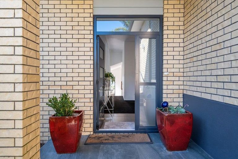 Photo of property in 15 Seagate Place, Red Beach, 0932
