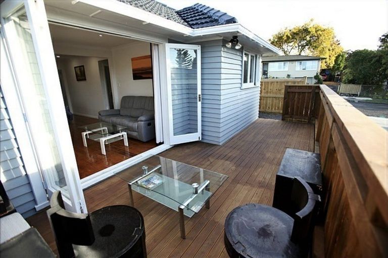 Photo of property in 12a Denyer Place, New Lynn, Auckland, 0600