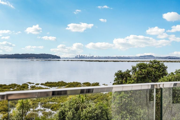 Photo of property in 64 Seacrest Drive, West Harbour, Auckland, 0618