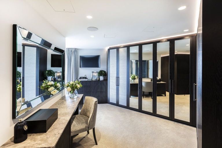 Photo of property in 15 Omeo Crescent, Redcliffs, Christchurch, 8081