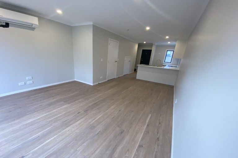 Photo of property in 2/125b Metcalfe Road, Ranui, Auckland, 0612