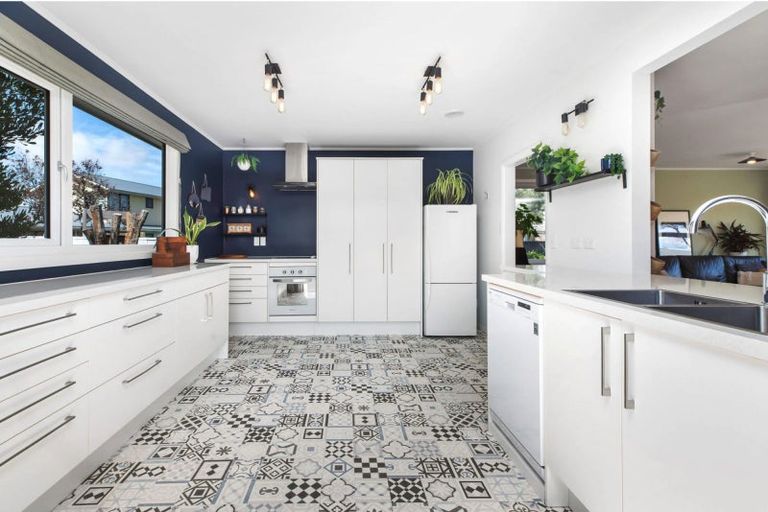 Photo of property in 2 Sonia Place, Casebrook, Christchurch, 8051