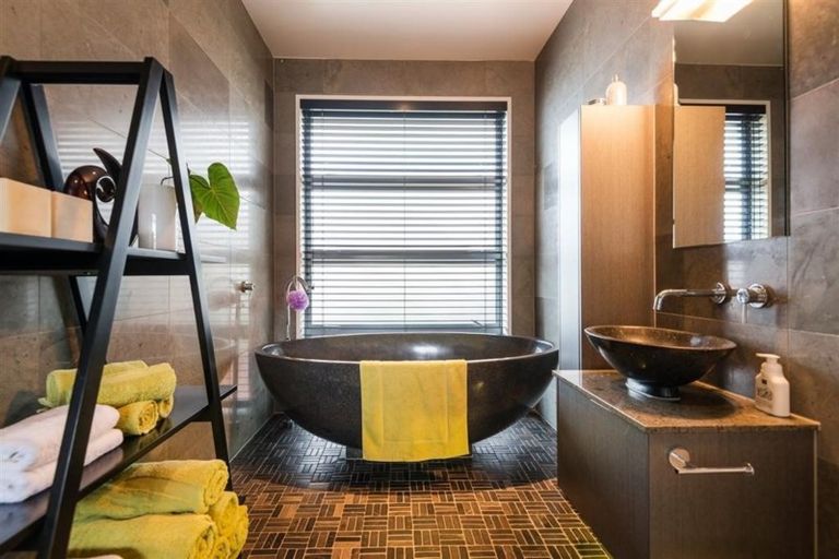 Photo of property in 6 Kerema Way, Schnapper Rock, Auckland, 0632