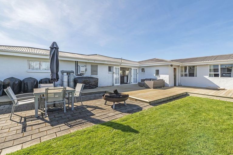 Photo of property in 35 Leeston And Lake Road, Leeston, 7632