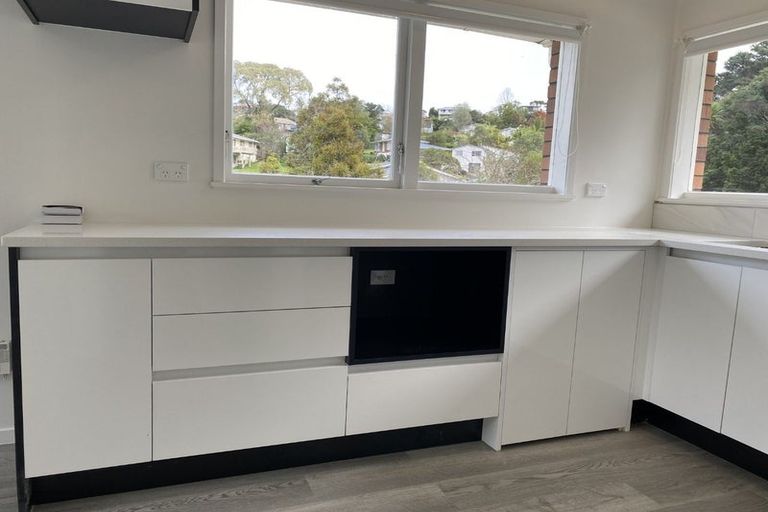 Photo of property in 1/55 Ayton Drive, Totara Vale, Auckland, 0629