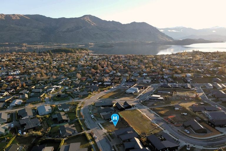 Photo of property in 66 Kirimoko Crescent, Wanaka, 9305