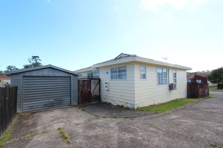 Photo of property in 1/69 Luanda Drive, Ranui, Auckland, 0612