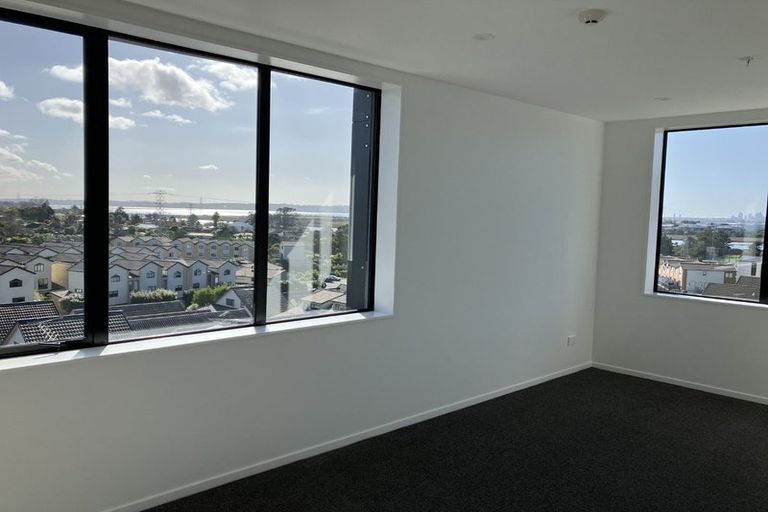 Photo of property in 406/3 Rauemi Way, Te Atatu South, Auckland, 0610