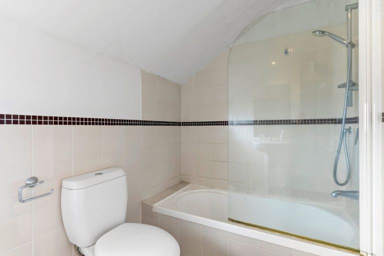 Photo of property in 3/64 Schnapper Rock Road, Schnapper Rock, Auckland, 0632