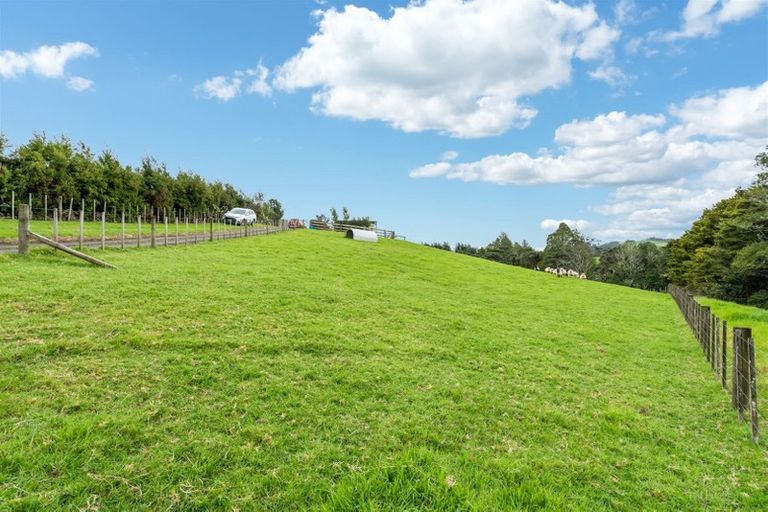 Photo of property in 42c Kaipara View Road, Helensville, 0875