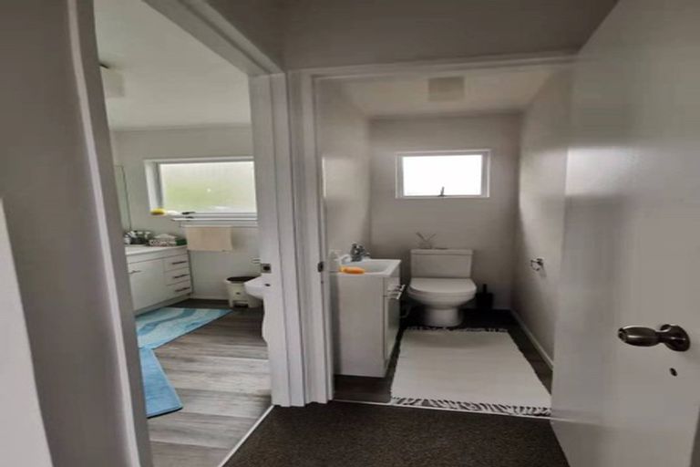 Photo of property in 2/14 Camilla Grove, Totara Vale, Auckland, 0629