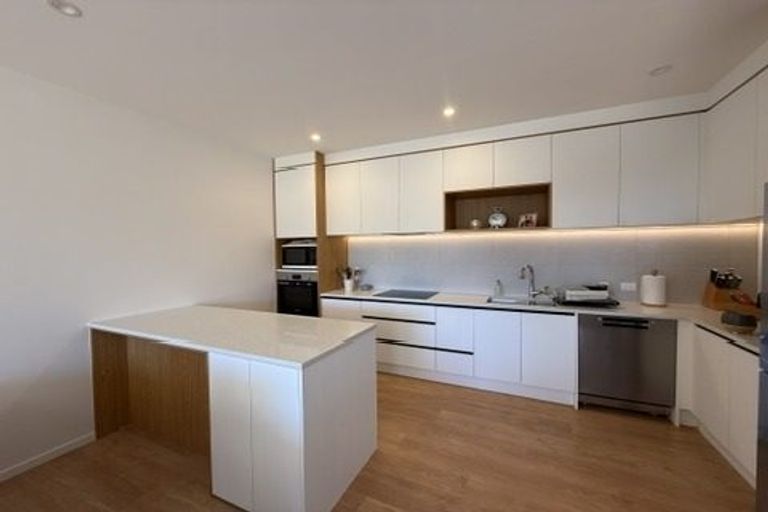 Photo of property in 905e East Coast Road, Northcross, Auckland, 0632