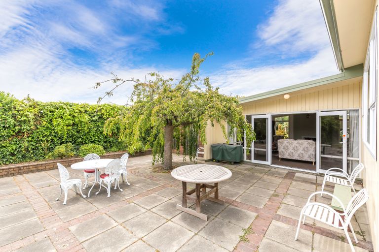 Photo of property in 20 Derrett Place, Saint Martins, Christchurch, 8022
